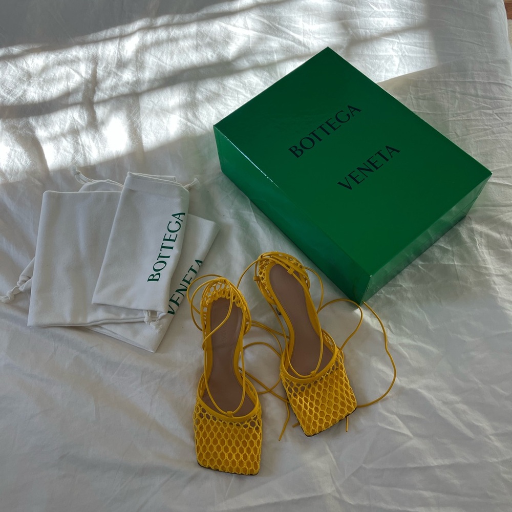 Bottega Veneta yellow mesh sandals size 36.5